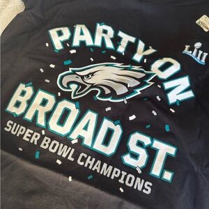 *SOLD* NWT Philadelphia Eagles T-Shirt
